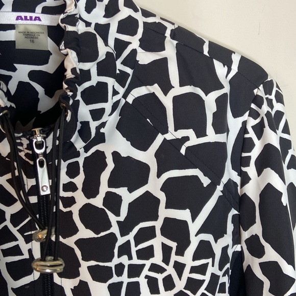 ALIA Abstract Print Lightweight Spring Jacket - Picture 7 of 13